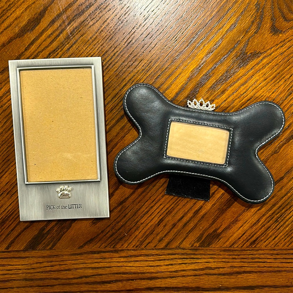 Two photo frames for your furry friend. (Dog)